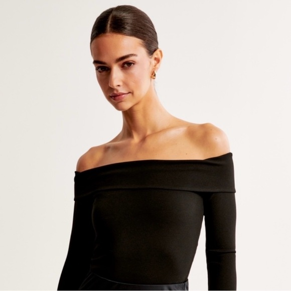 Off The Shoulder Abercrombie & Fitch Top in Black - Picture 1 of 5